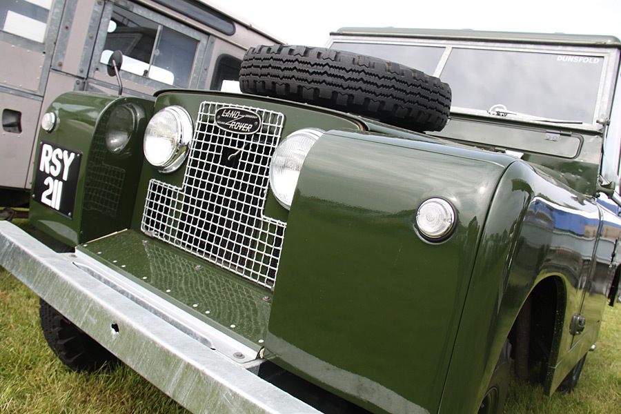 Die historischen Land Rover der Dunsfold Collection