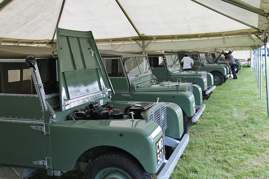 Die historischen Land Rover der Dunsfold Collection