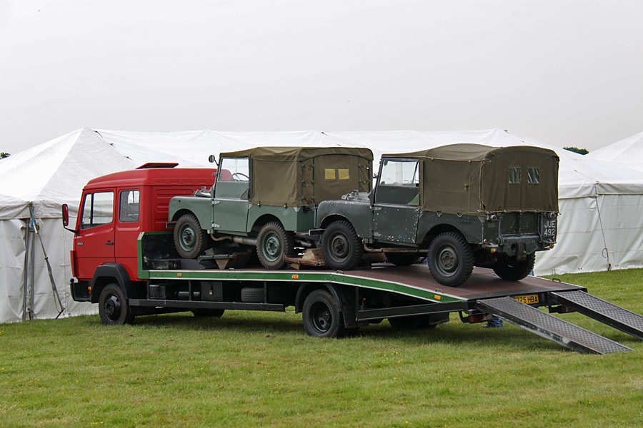 Die historischen Land Rover der Dunsfold Collection